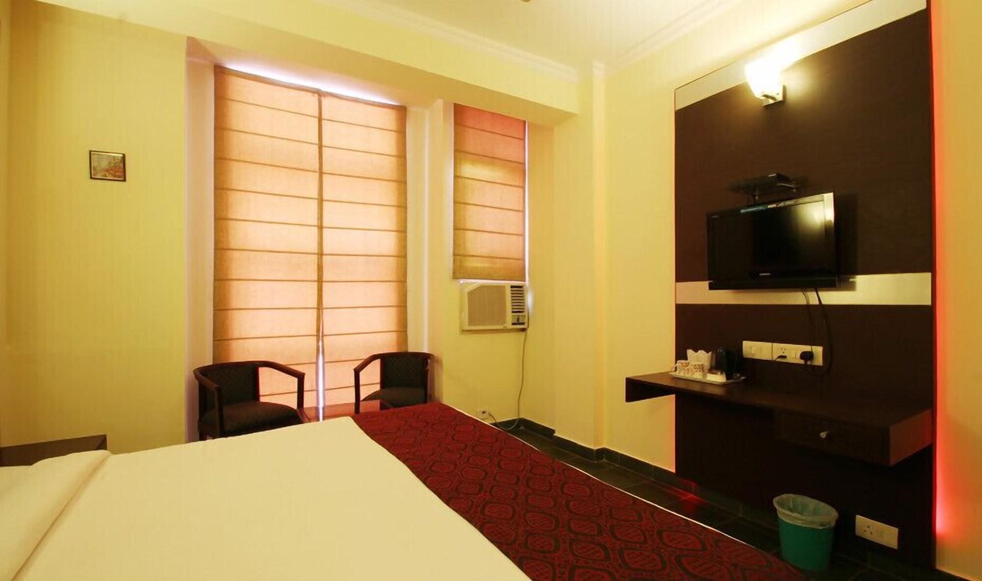 The Crest Inn Delhi  Exterior photo