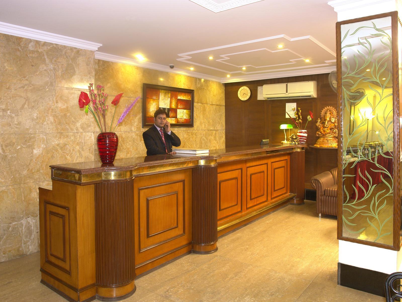 The Crest Inn Delhi  Exterior photo