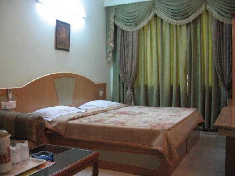 The Crest Inn Delhi  Room photo