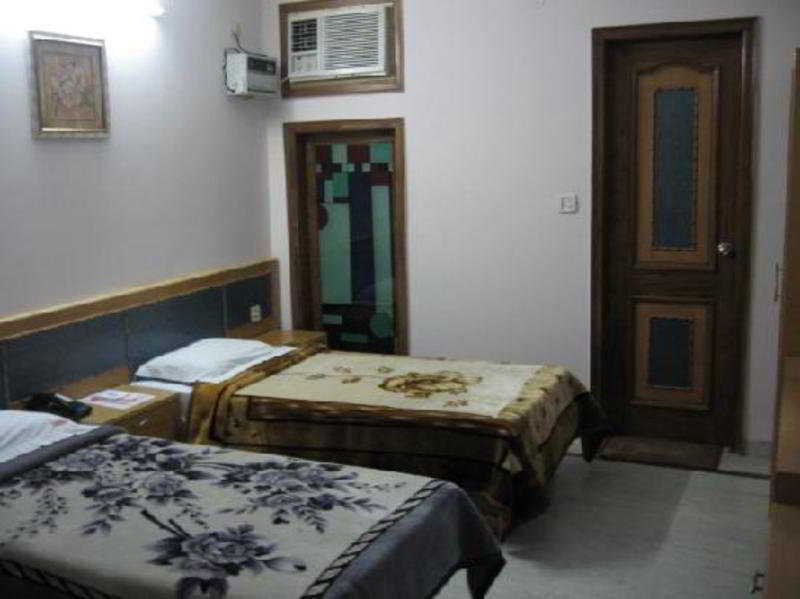 The Crest Inn Delhi  Exterior photo