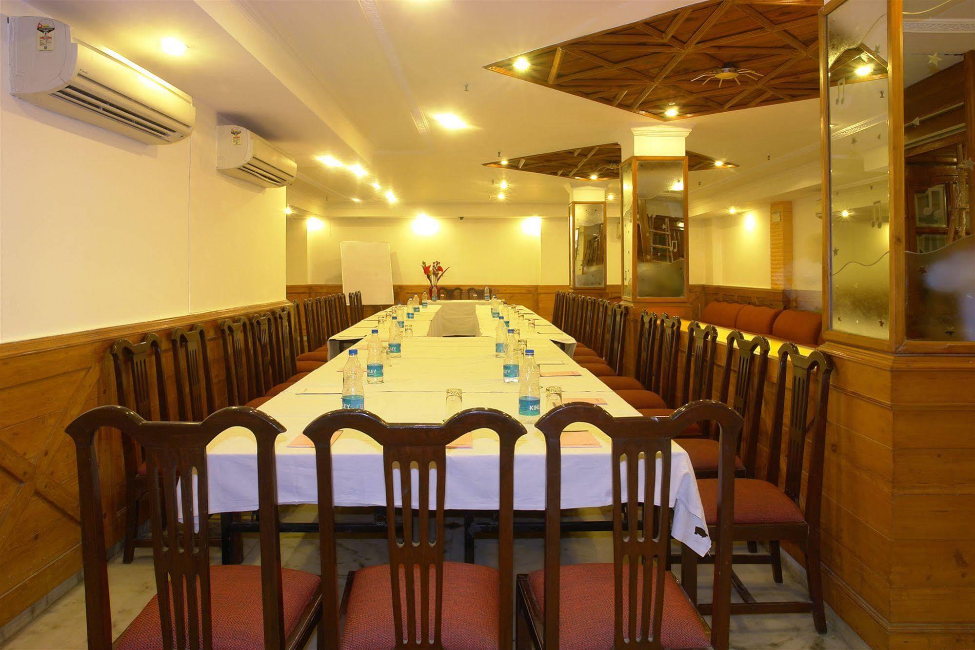 The Crest Inn Delhi  Exterior photo